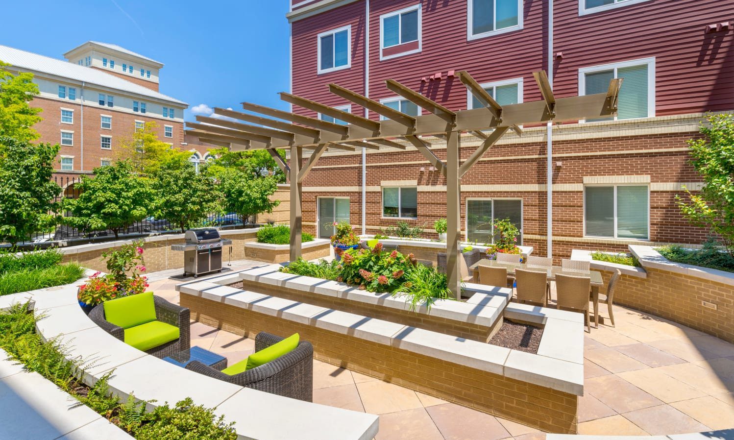 Bixby2018_2403_yrfrgb (1) Four Landscaped Courtyards